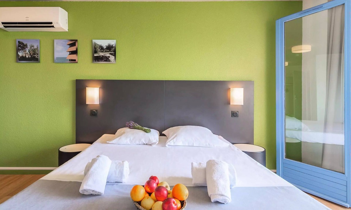 Montpezat Hotel | Classic 3-Bedroom Apartment for 3 Adults and 2 Children with a Terrace