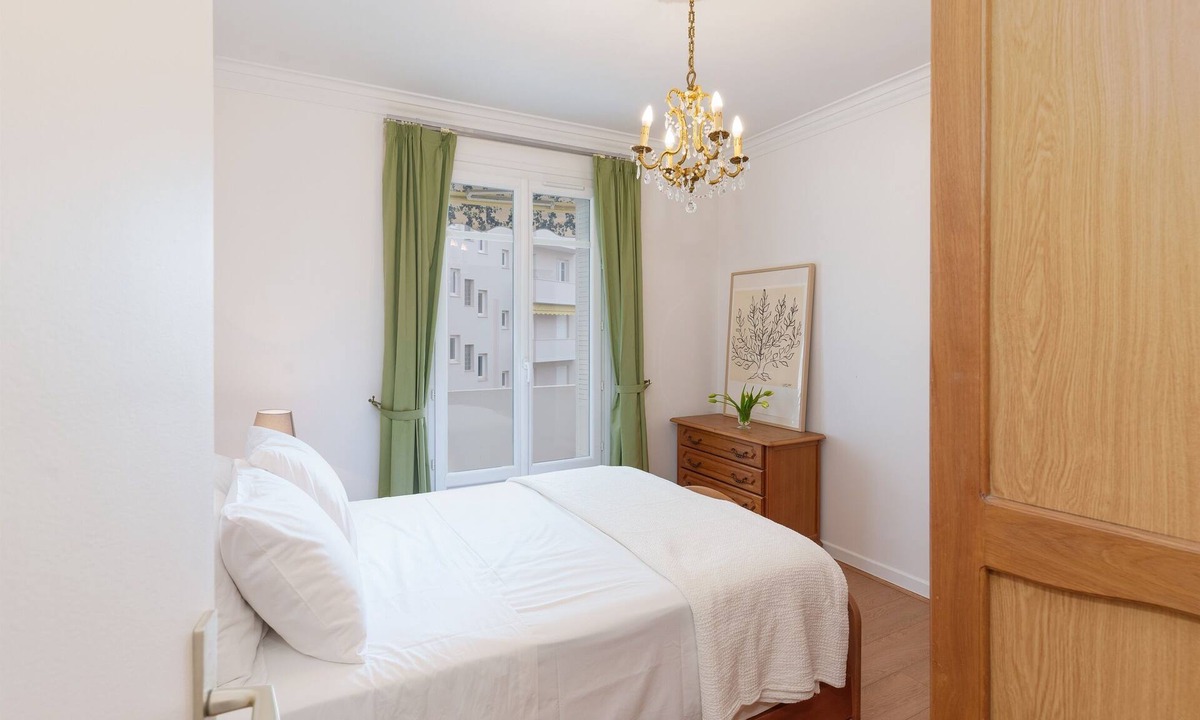 Carnot Apartment | Classic French & Modern Comfort in Cannes