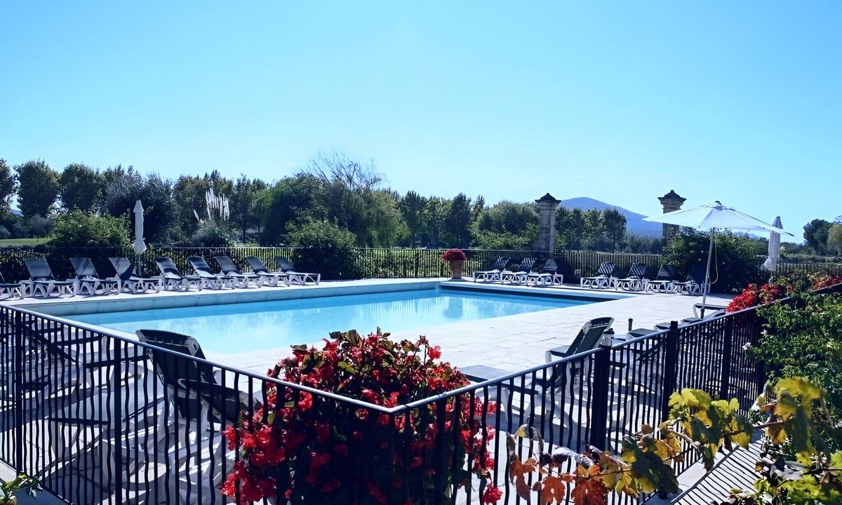 Pont Royal Apartment | Coeur Provence T2 renovated, air-conditioned, nice view, pool, golf, Aix en Prov 30mn
