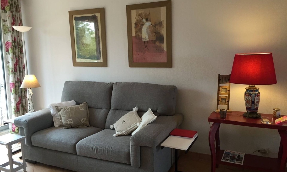 Estanove Apartment | Collines Destanove: Appartement de Charme-calme-confort-piscine