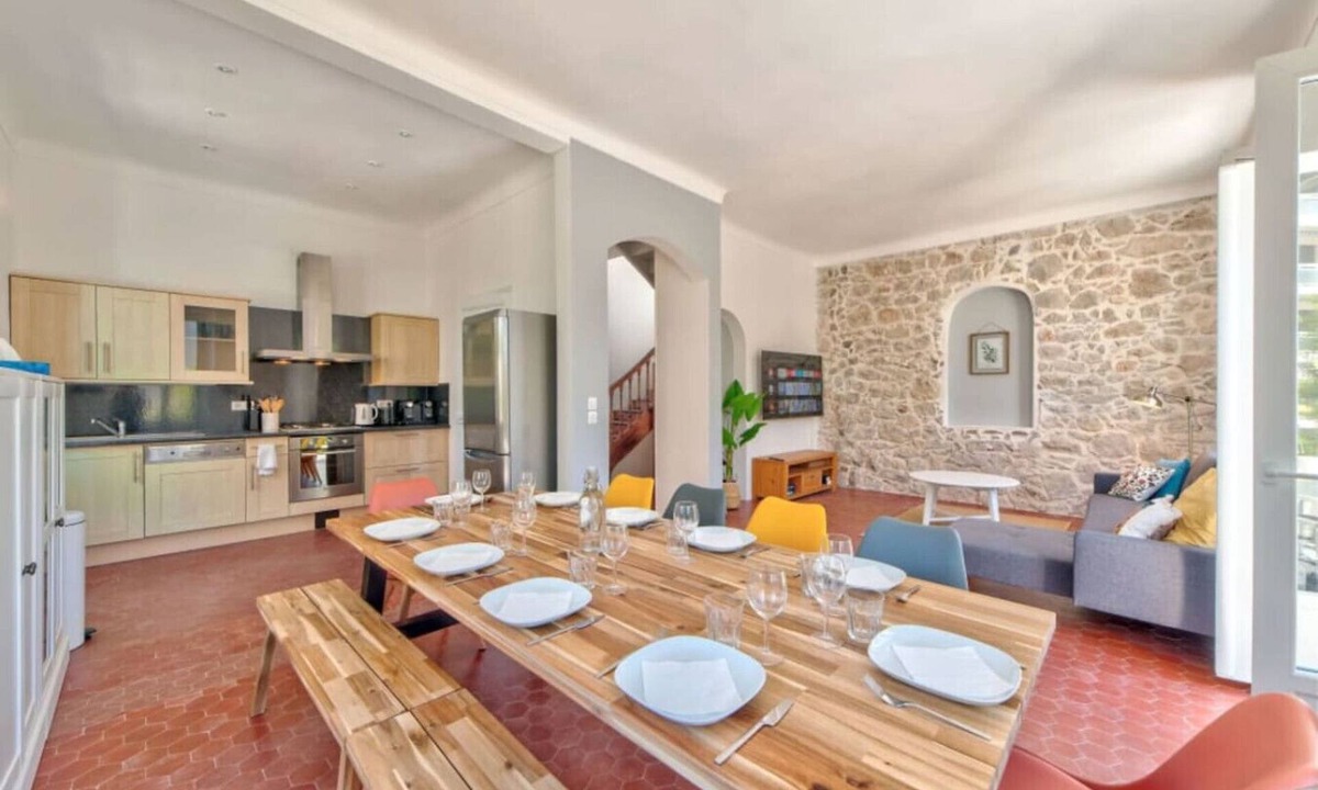 Cap-d'Antibes Villa | Colored House Martel of 135 m2 - Juan les Pins