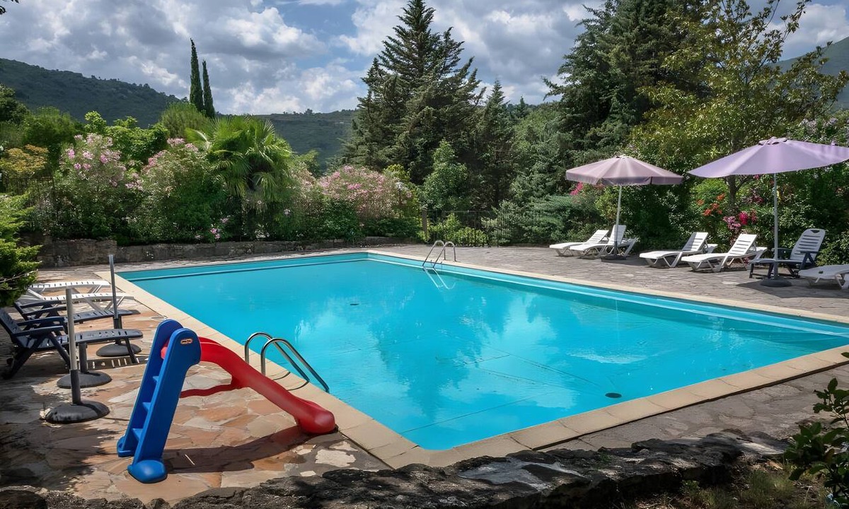 Chambonas Ski Chalet | “Comfort Shared Pool” Chalet with Pool, Shared Terrace, and Wi-Fi