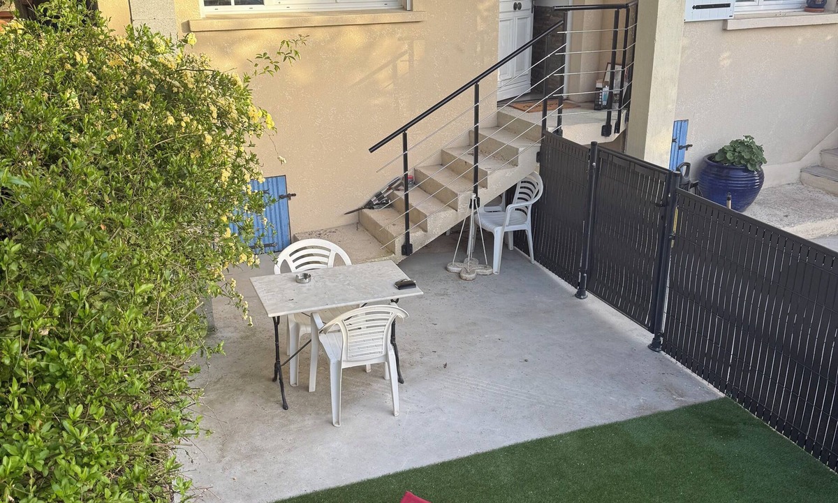Carnoux-en-Provence Apartment | Cosy T2 with private garden 5 minutes from Cassis, the Calanques and the beaches
