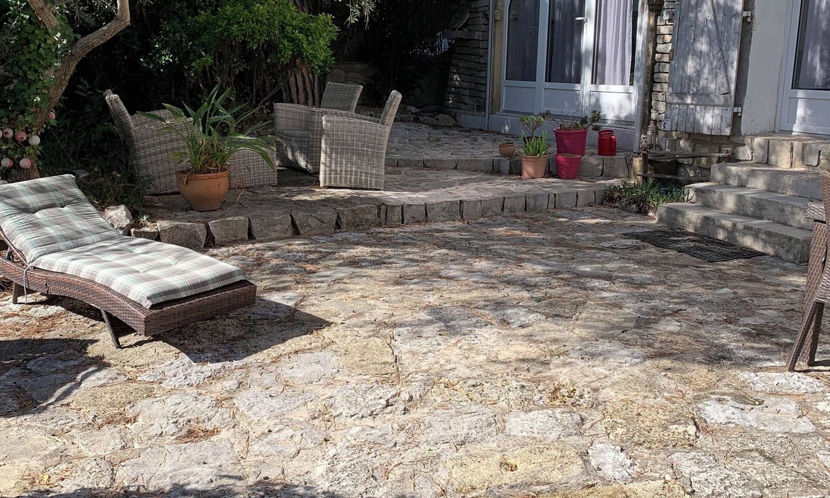 Aubagne House | Cosy town house, 2 bedrooms, sleeps 6 - Outsideeur 150 m² - Parking