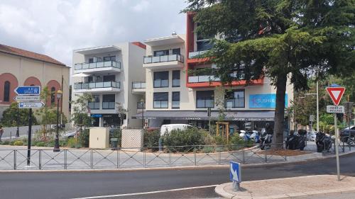 Saint-Isidore Apartment | COTE VILLAGE