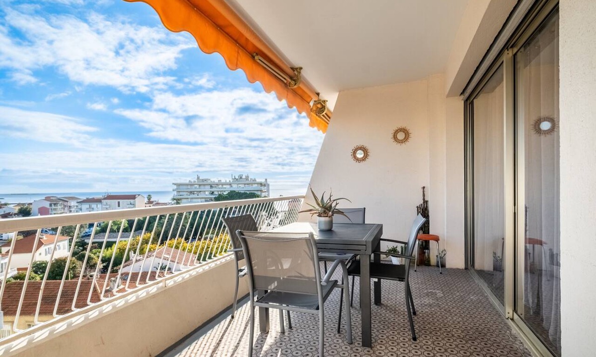 Cros-de-Cagnes Apartment | 'Couronne' Cros de Cagnes, Near Beaches, 2-Bedroom with Sea View, AC, and Parking