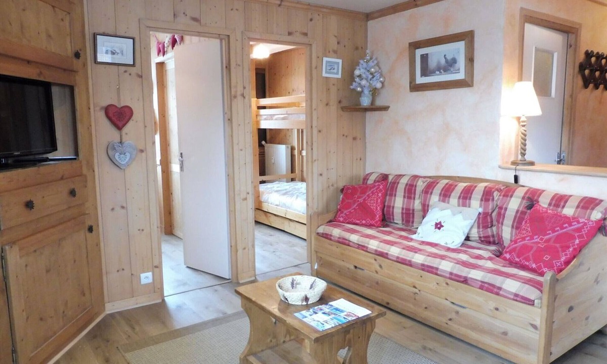 Crest-Voland Apartment | Cozy 2-Bedroom Apartment with Cabins in Crest-Voland - Near Slopes, Sleeps 6