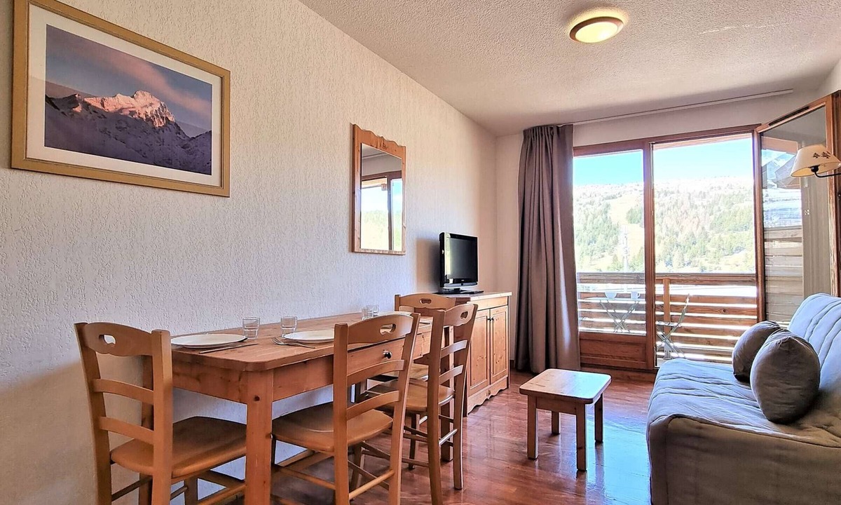Saint-Etienne-en-Devoluy Apartment | Cozy 2-Room Apartment with Terrace, Pool Access, and Ski Storage - Sleeps 4, Near Le Jas Lift