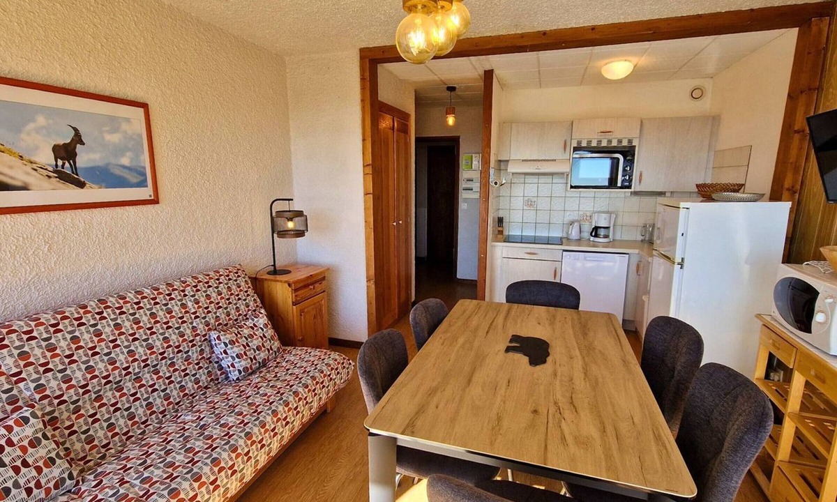 Saint-Michel-de-Chaillol Apartment | Cozy apartment for 7 with balcony, WiFi, parking, and pets allowed in Saint-Michel-de-Chaillol