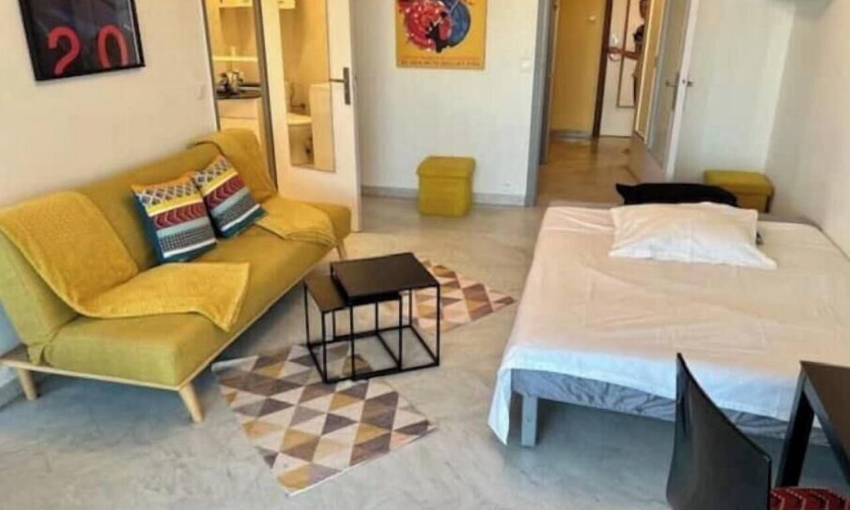 Antibes Apartment | Cozy, air-conditioned studio with a pool by RivaEvent