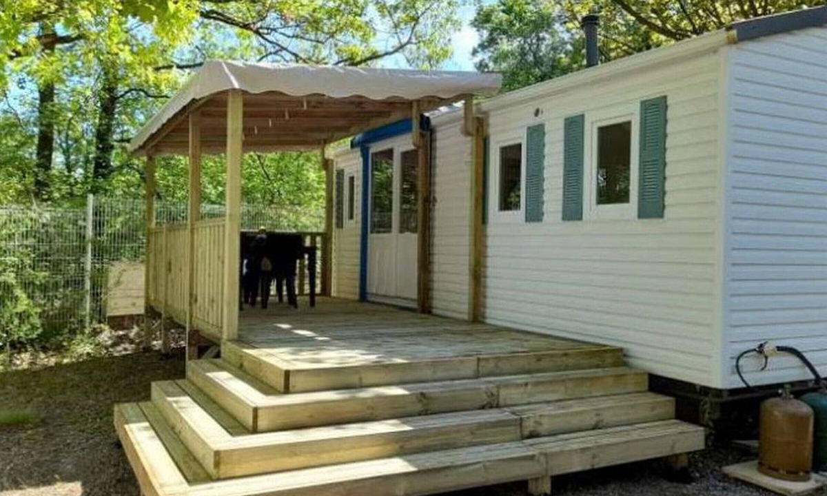 Tallard House | Cozy Mobile Home for 4 with Terrace