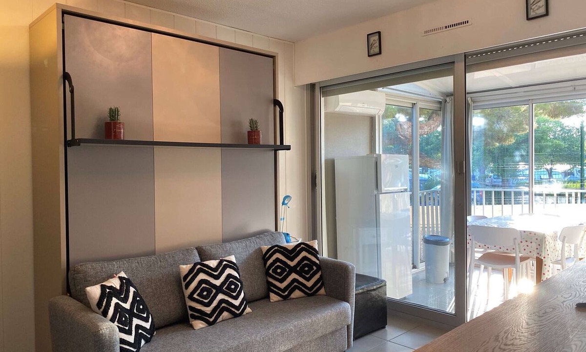 Balaruc-les-Bains Apartment | Cozy studio with air conditioning, WIFI and parking