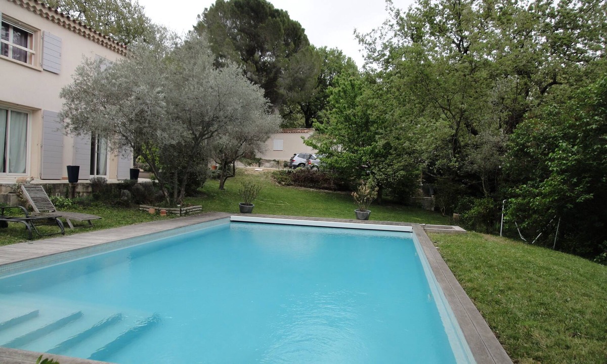 Aix-en-Provence Apartment | Detached studio with terrace in Aix countryside property