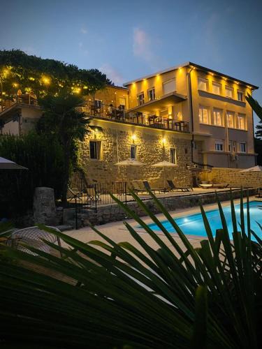 Aubenas House | Domaine de la Pinède