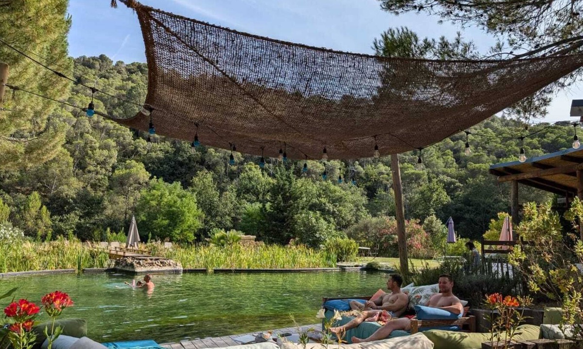 Uchaux House | DOMAINE L'ETANG DES CIGALES 12 PER, IN THE HEART OF NATURE WITH A NATURAL SWIMMING POOL
