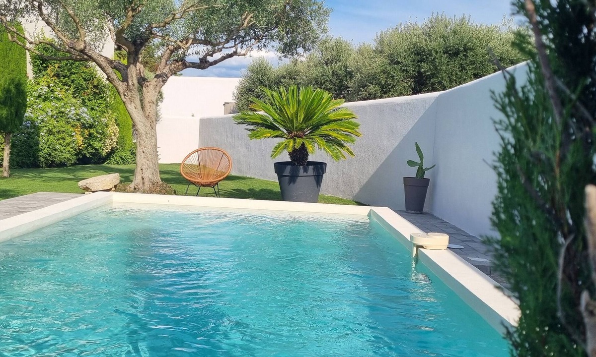 Saint-Nazaire-de-Pezan House | El Patio Mediterranean Villa