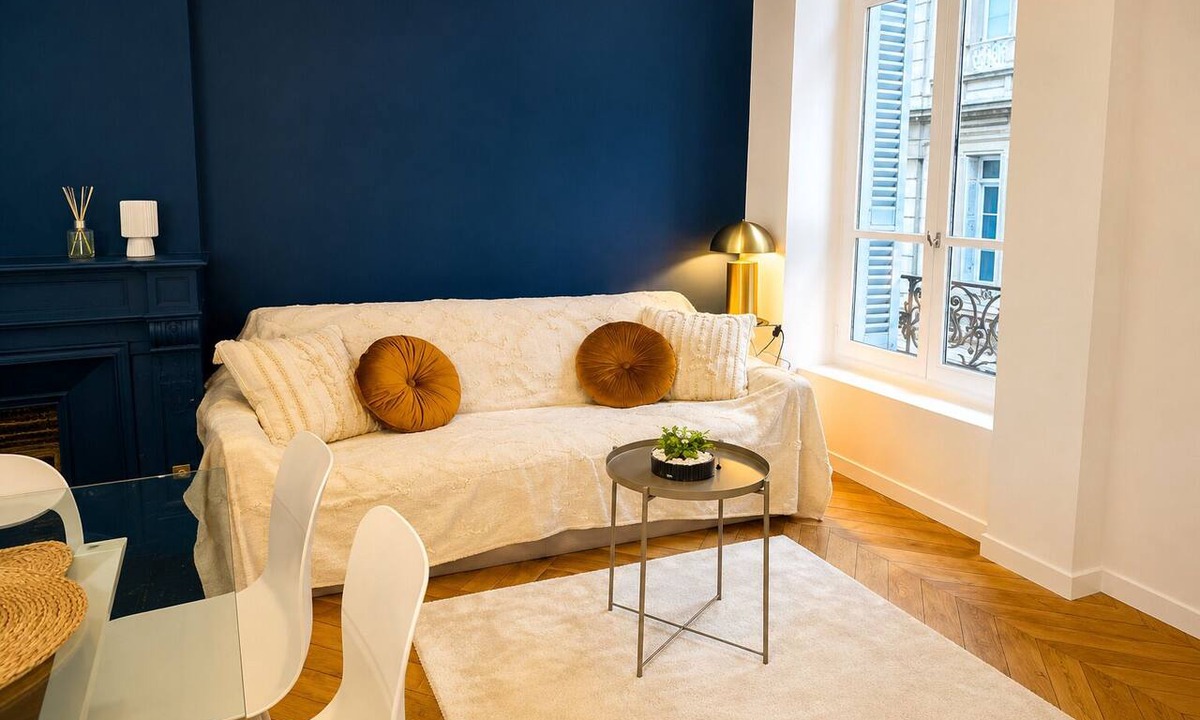 Centre Ville Apartment | Elegant, renovated Haussmann-style building – City Hall