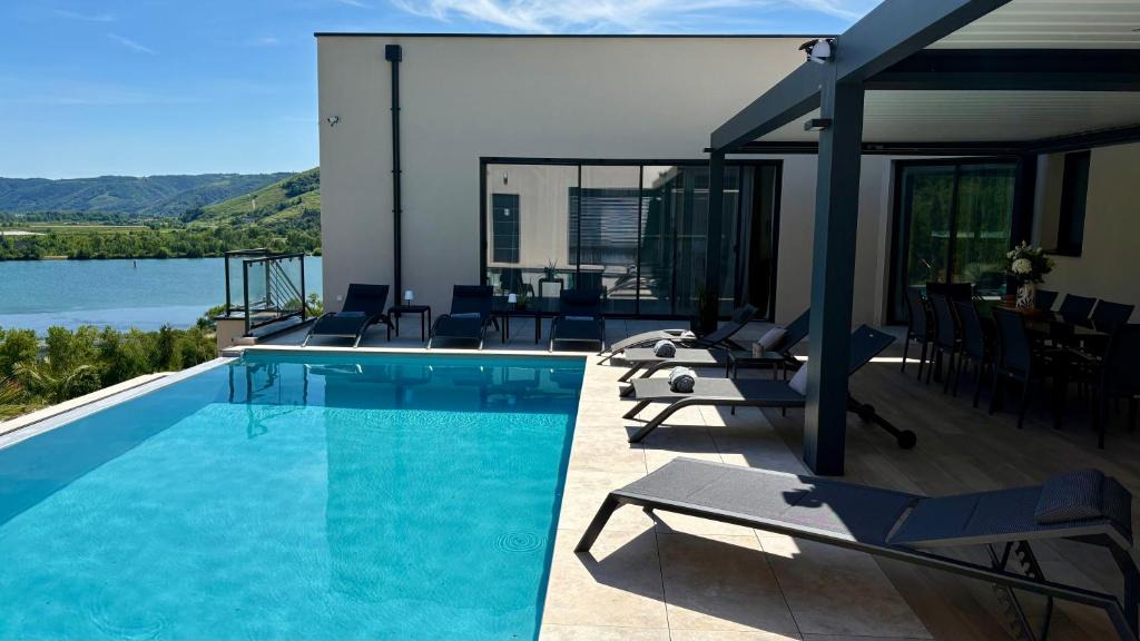 Saint-Vallier Apartment | Evasion au Bord du Rhône