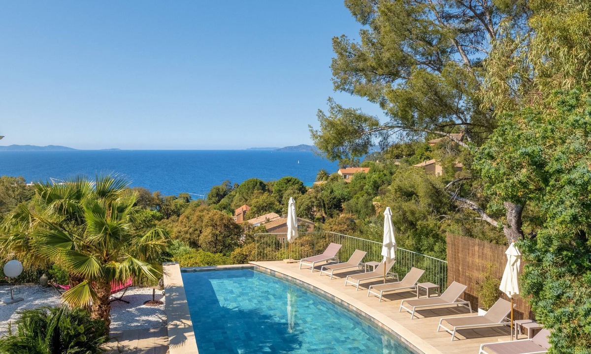 Le Rayol Villa | Exceptional villa, heated infinity pool and unique sea view!