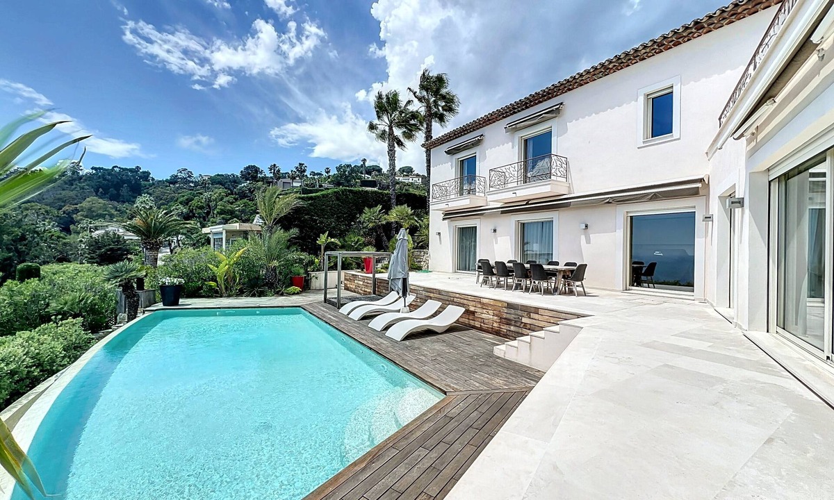 Golfe Juan Villa | Exceptional Property 4 Bedrooms, Panoramic Sea View, Swimming Pool, Fitness Room