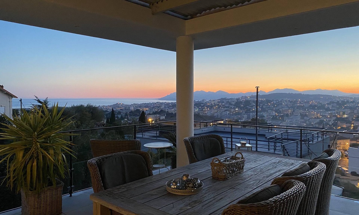 Le Cannet Villa | Exclusive 4 bedroom villa on the hills of Cannes!