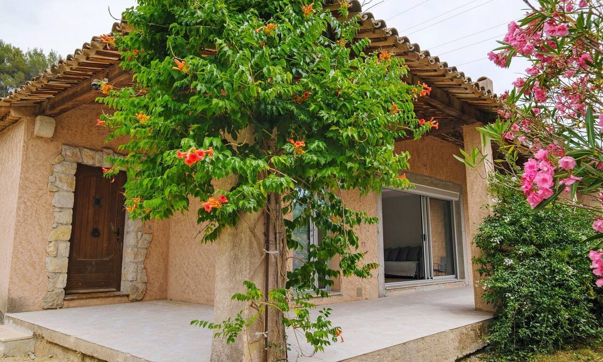 Drap House | Family House near Nice & Monaco with Shared Terrace, Private Garden, and Wi-Fi