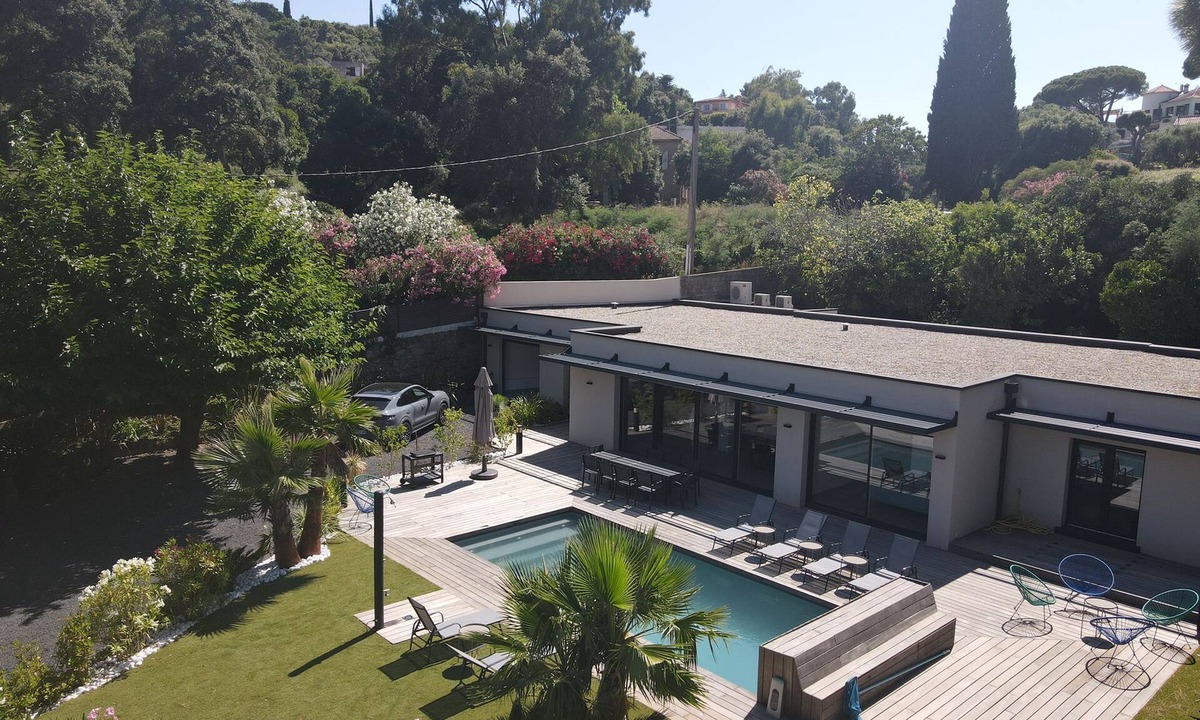 Le Lavandou Villa | Family villa with a pool, 100 meters from the beach – Le Lavandou