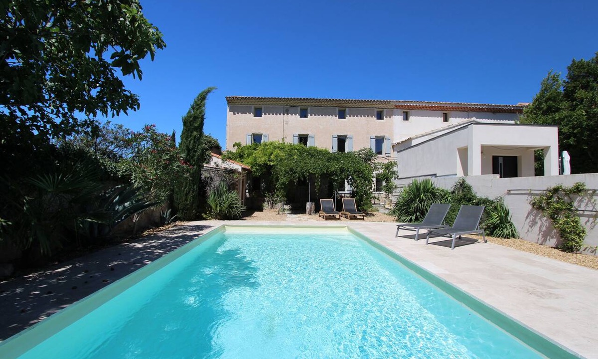 Caromb House | Farmhouse with a pool in the heart of the vineyards