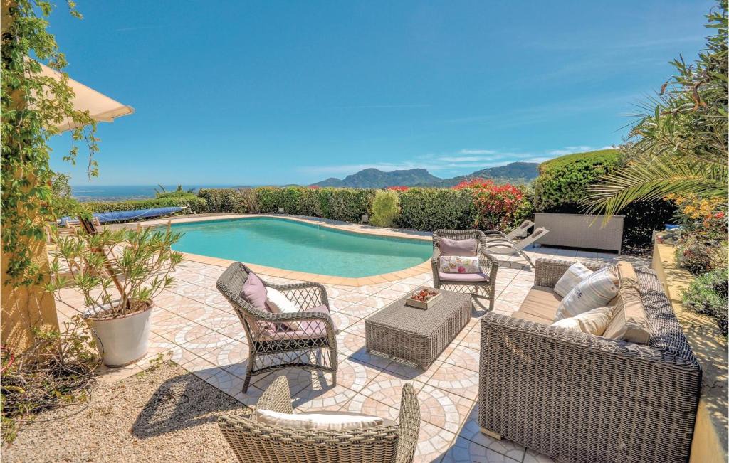 Les Adrets-de-l'Esterel House | Five-Bedroom Holiday Home in Les Adrets d l´Esterel