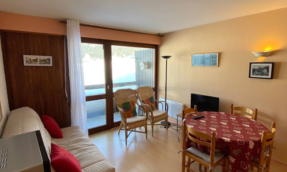 Autrans Apartment | Autrans: Cozy apartment, near slopes, balcony & parking, 3 pers