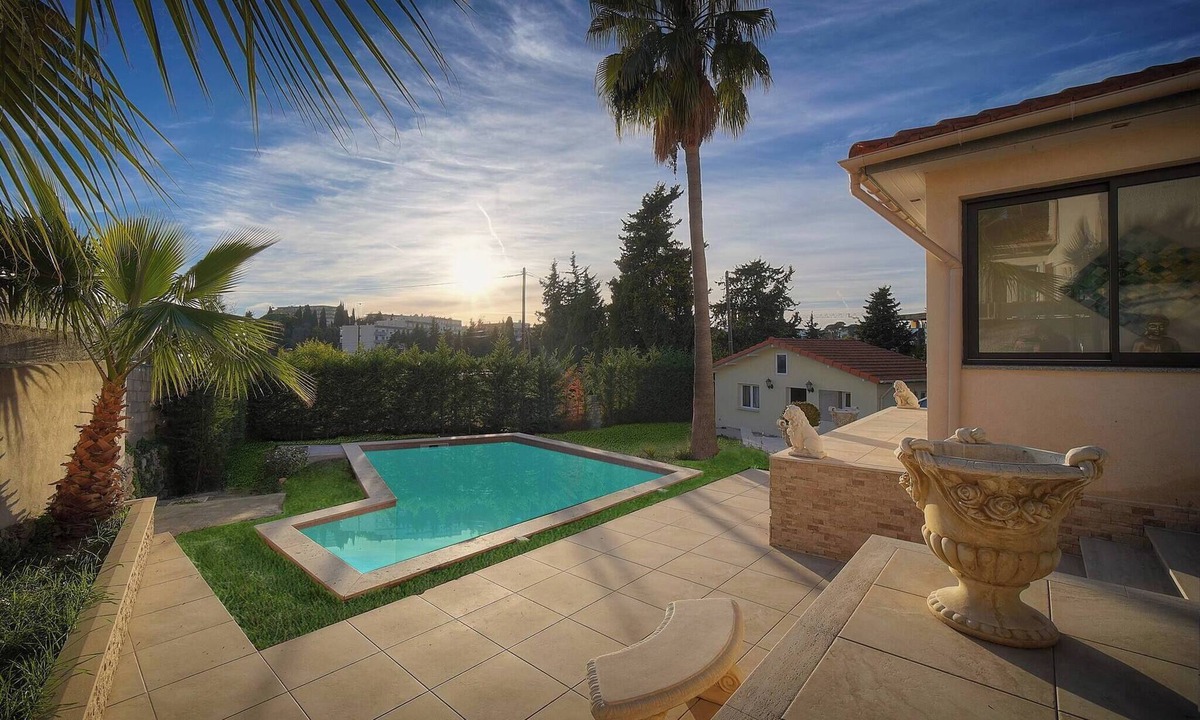 Le Cannet Villa | FRGK Contemporary Villa StudioIndependent Pool