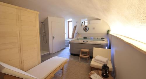Donzere House | Gîte de charme Haut de Gamme avec Jacuzzi et Sauna privatifs