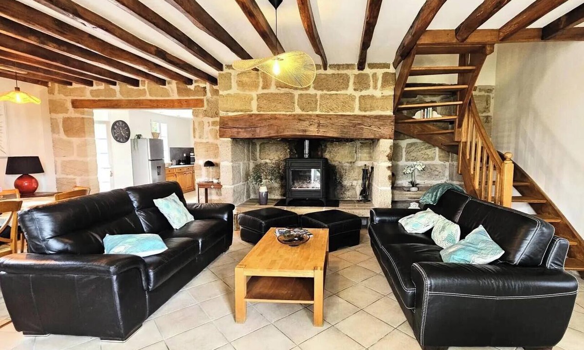 Saint-Pantaleon-de-Larche Villa | Gîte de France (sleeps 8)