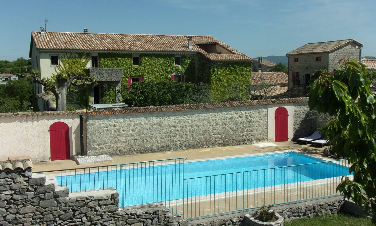 Joyeuse Cottage | Gîte * la Fenière 70m², 4 pers, 2 bedrooms, nature, charm, heated pool