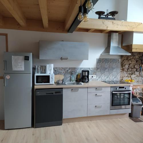 La Celle-sous-Gouzon House | Gîte nature 7 pers avec grand jardin vue forêt & randonnées