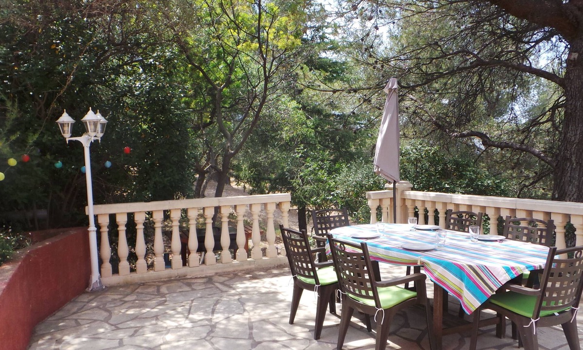 Le Revest-les-Eaux Villa | Garden apartment in the countryside with swimming pool