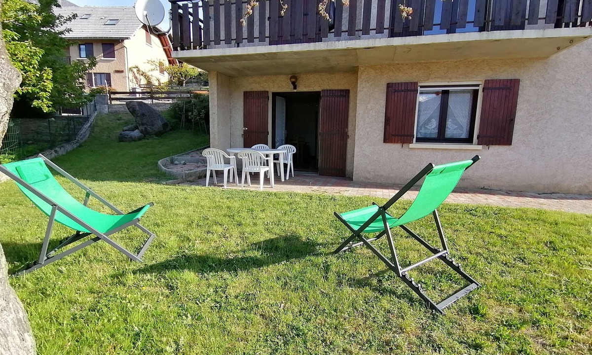 Embrun Apartment | Garden level in detached house Nice view
