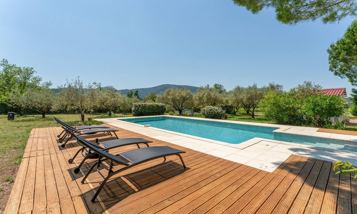 Entrechaux House | Genévrier Cottage with Mountain View, Shared Pool, and Wi-Fi