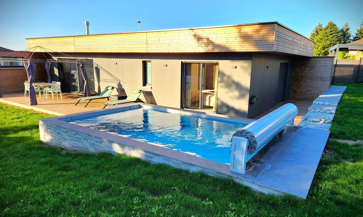 Seynod House | Gîte with private pool Annecy, France