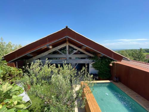 Les Echets Villa | Grande Maison d'architecte avec toit terrasse, Piscine sans vis à vis et Sauna