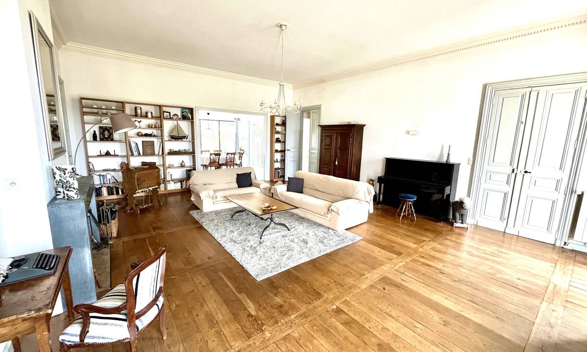 La Martelle House | Historic F6 residence with Wifi and terrace