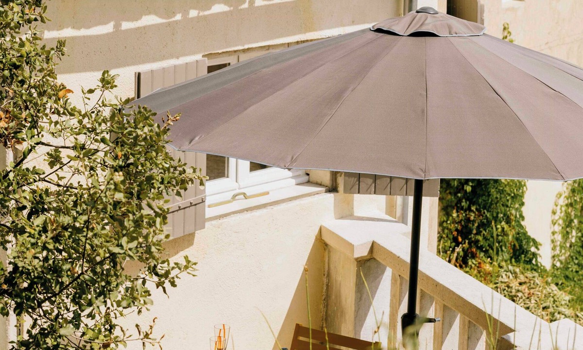 Crestet Apartment | Historic silk mill at the foot of Mont Ventoux