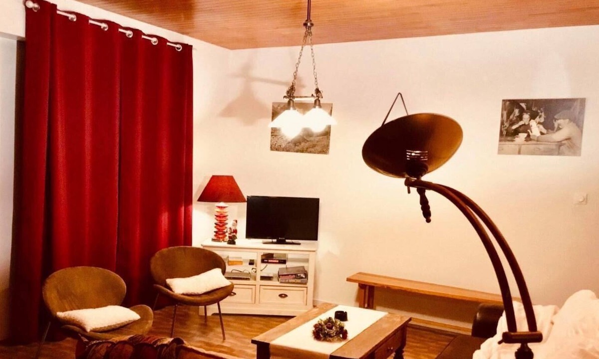Benevent-et-Charbillac House | Holiday Home 'La Maison De Marie Le Rocher' with Shared Garden and Wi-Fi