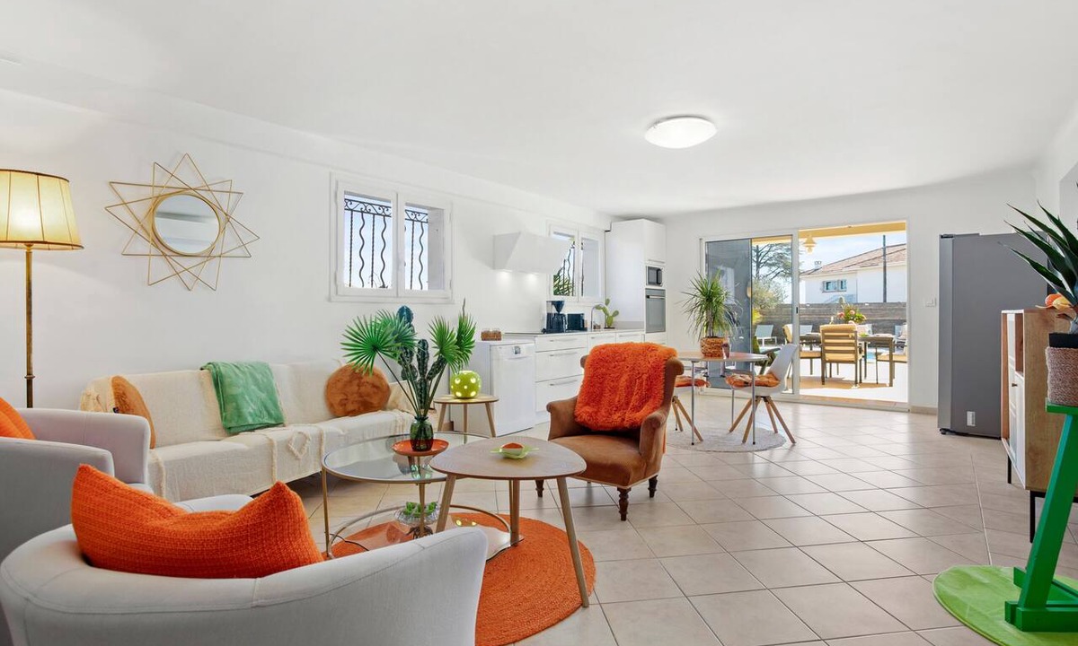 Frejus Apartment | Holiday Apartment "Le Figuier" – Private Pool, Air Conditioning, Wi-Fi, Partial Sea View