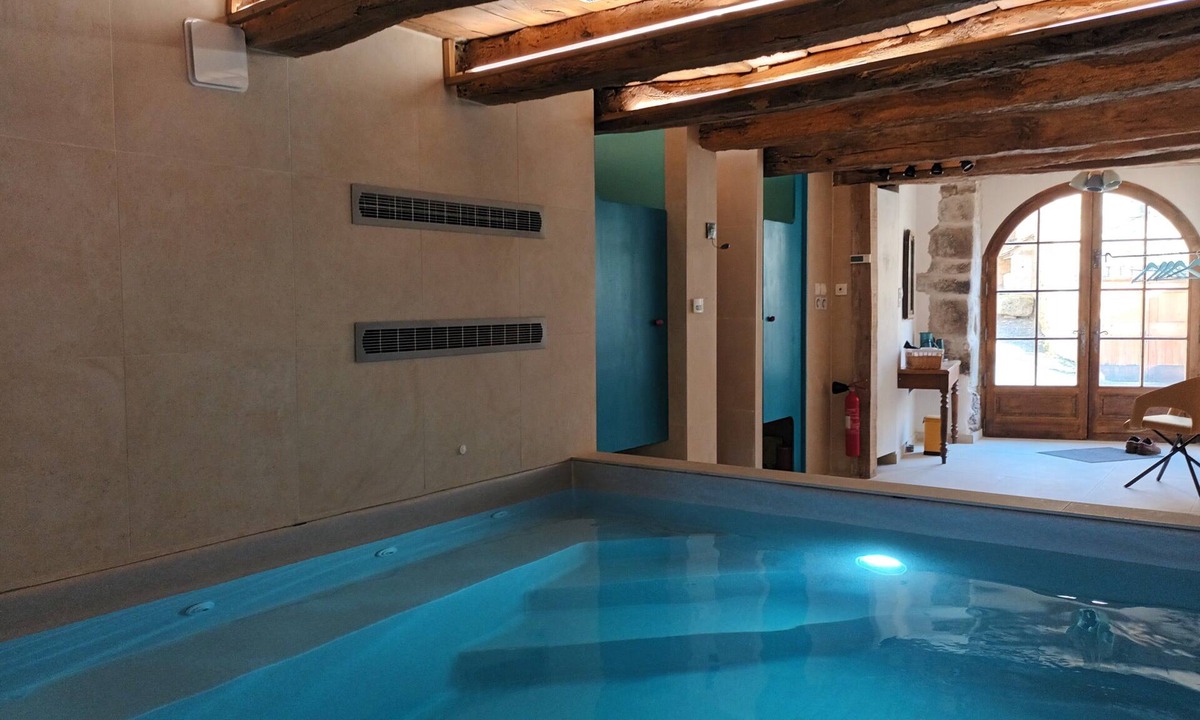 Castelnau-Pegayrols House | Holiday Home 'La Clé Des Sens' with Mountain Views, Private Terrace & Indoor Pool