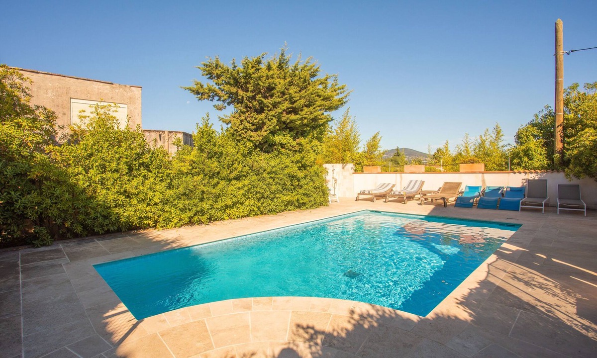 Saint-Tropez House | Holiday Home 'Grillons' with Shared Pool, Wi-Fi and Air Conditioning