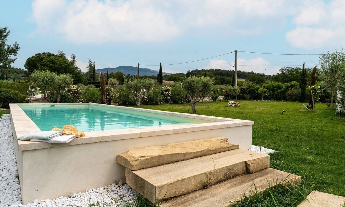 Modene House | Holiday Home 'Le Cabanon De Modène' with Mountain View, Wi-Fi and Air Conditioning