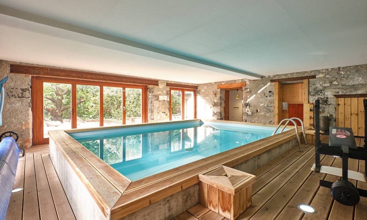 Noyarey House | Holiday Home 'Maison' with Mountain View and Wi-Fi