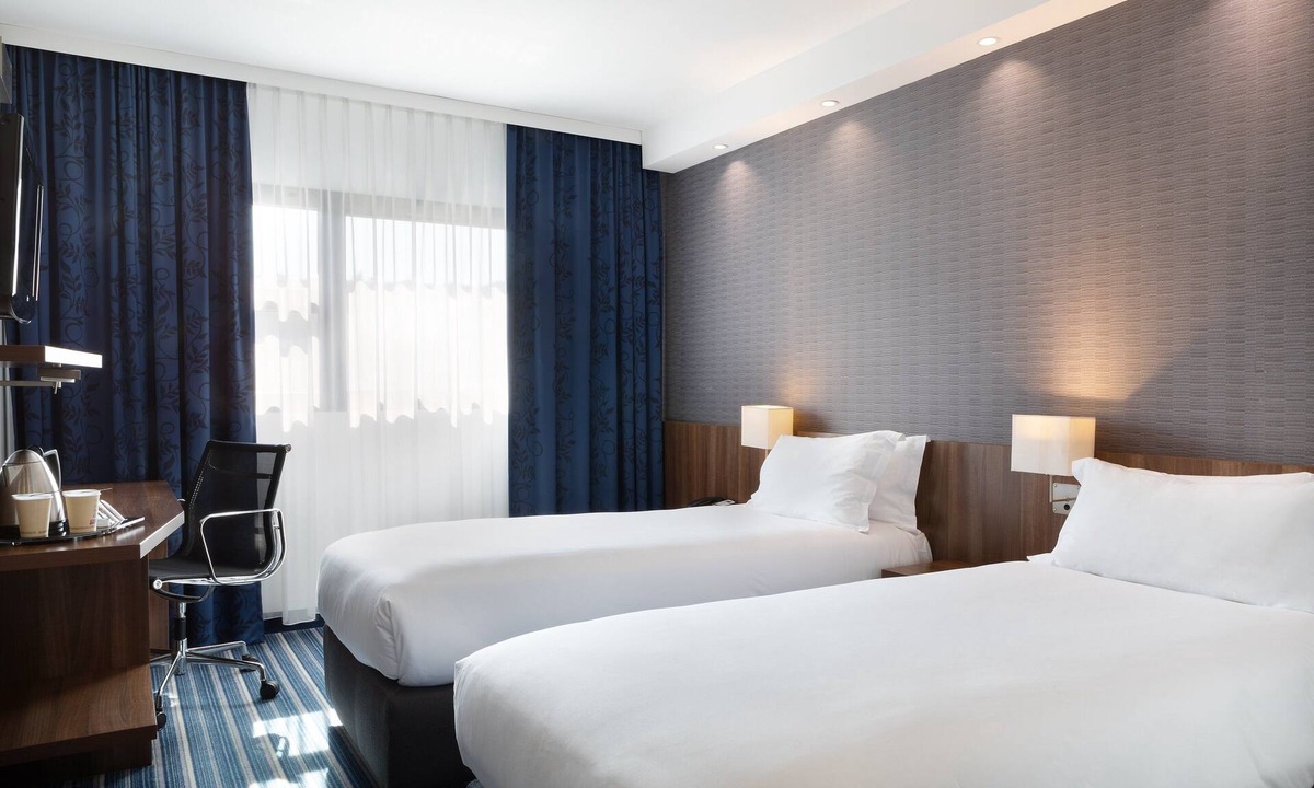 Vitrolles Hotel | Holiday Inn Express Marseille Airport by IHG