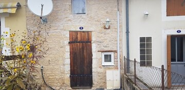 Ruffec Cottage | Homely, Comfortable 2-Bed Stone Cottage in Ruffec in Ruffec